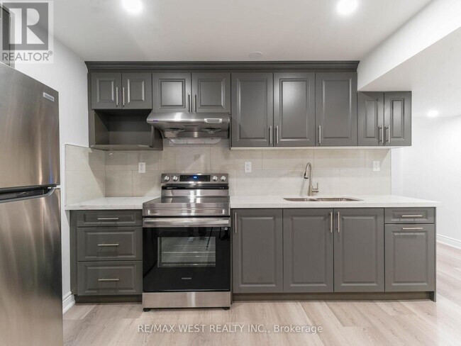 72 Sedgegrass Way in Brampton, ON - Building Photo - Building Photo