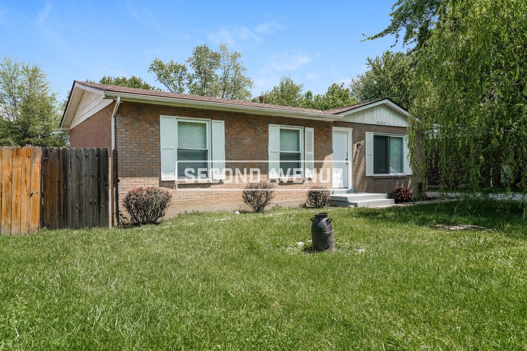 6111 Trena Trail in Louisville, KY - Building Photo