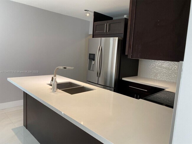 3211 SW 27th St-Unit -3211 in Miami, FL - Building Photo - Building Photo