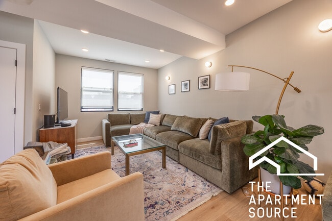 2412 W Belden Ave in Chicago, IL - Building Photo - Building Photo