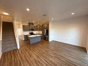 5913 Blue River Dr SE in Salem, OR - Building Photo - Building Photo