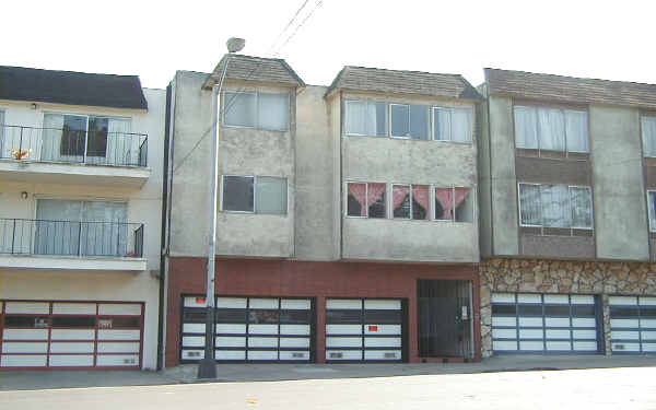 1560 Geneva Ave in San Francisco, CA - Foto de edificio - Building Photo