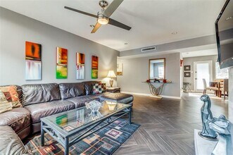 10562 High Hollows Dr in Dallas, TX - Building Photo - Building Photo