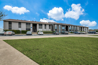 Sky Landing in White Settlement, TX - Building Photo - Building Photo