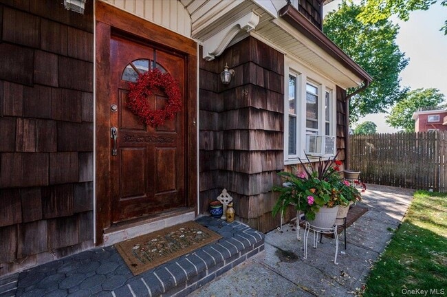 48 Davison Pl, Unit 1st Floor in Rockville Centre, NY - Building Photo - Building Photo