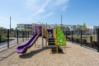 The Meadows in Indianapolis, IN - Foto de edificio - Building Photo