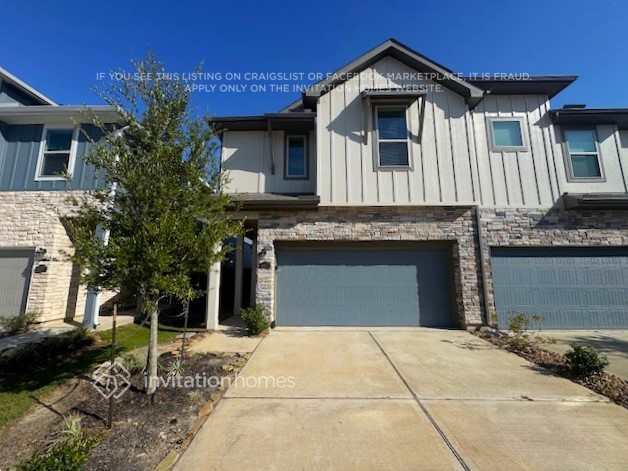 4027 Champlain Wy in Rosharon, TX - Foto de edificio