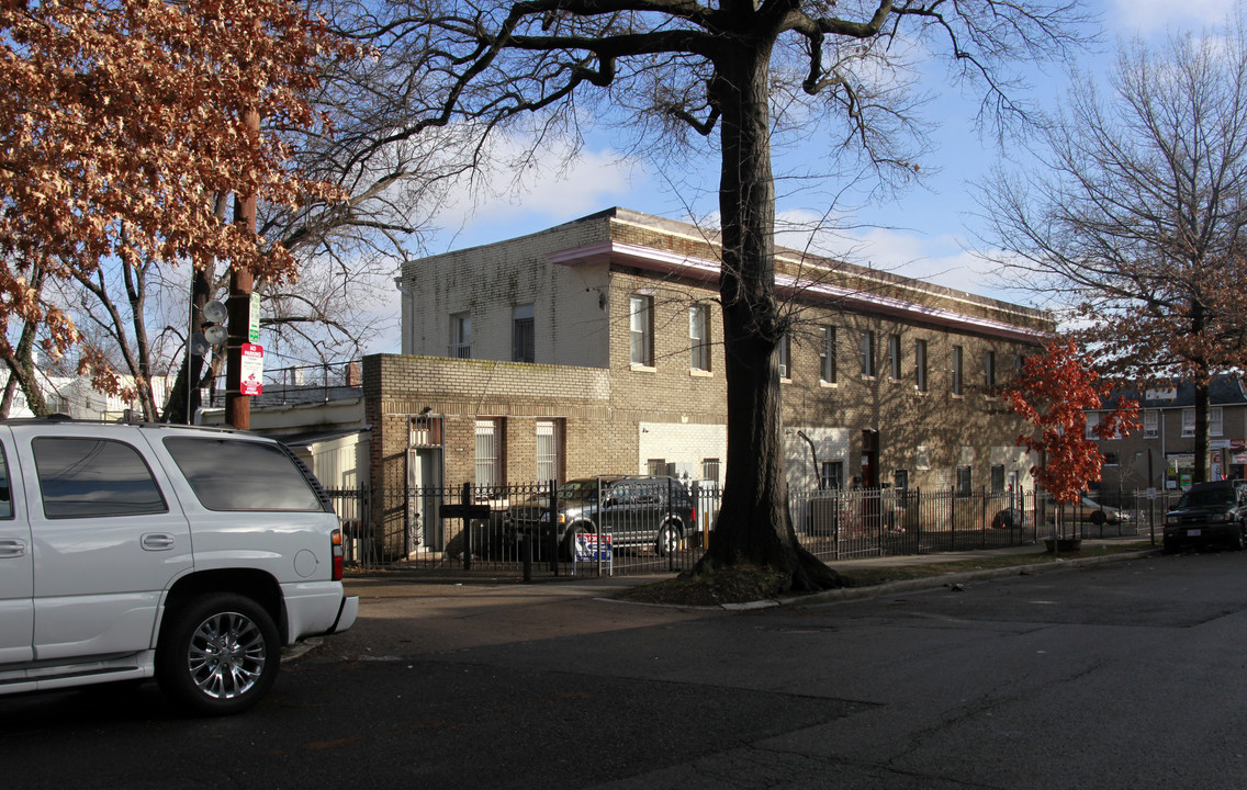 4000 13th St NW in Washington, DC - Building Photo