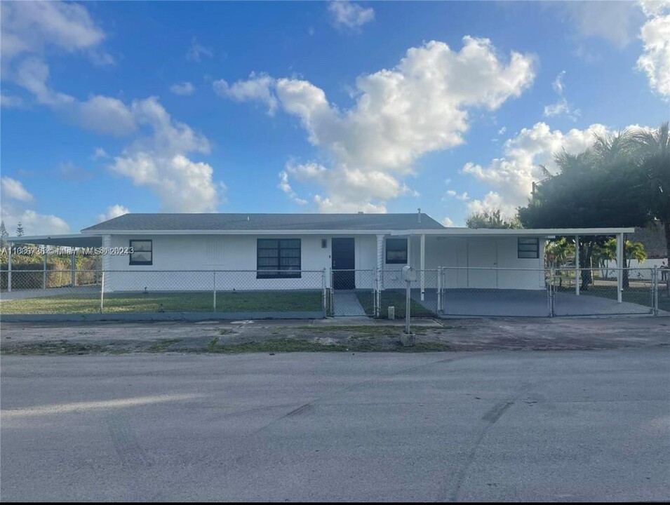 4340 NW 207th Dr in Miami Gardens, FL - Building Photo