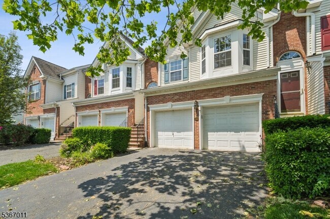 315 Winthrop Dr in Nutley, NJ - Foto de edificio - Building Photo