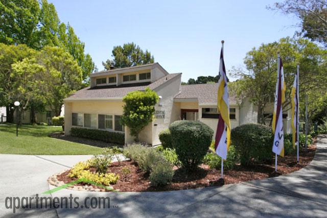 East Bluff Apartments in Pinole, CA - Building Photo