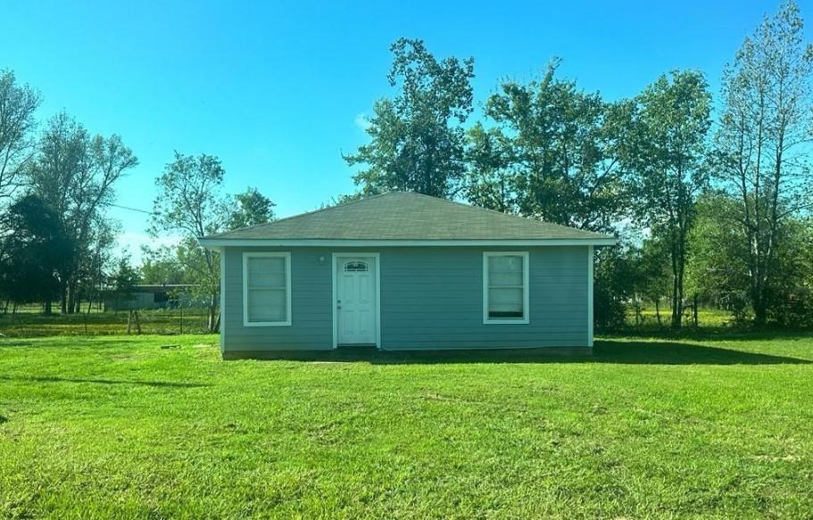 95 Co Rd 161 in Liberty, TX - Building Photo