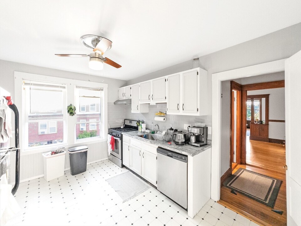 26 St Rose St in Boston, MA - Building Photo