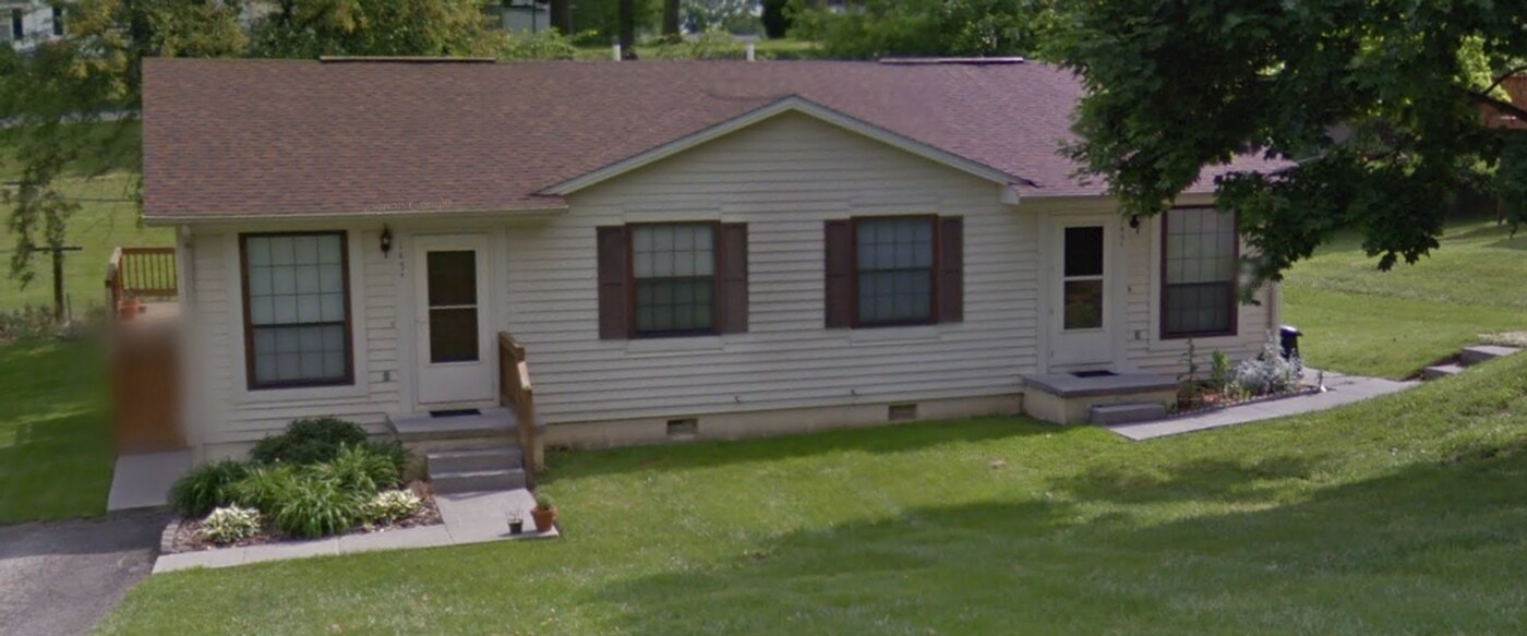 145 Thelma Ln NE in Christiansburg, VA - Foto de edificio