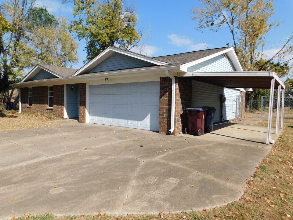 8713 S 35th Terrace in Fort Smith, AR - Building Photo