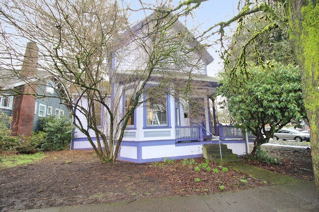 5112 SE Hawthorne Blvd in Portland, OR - Building Photo - Building Photo