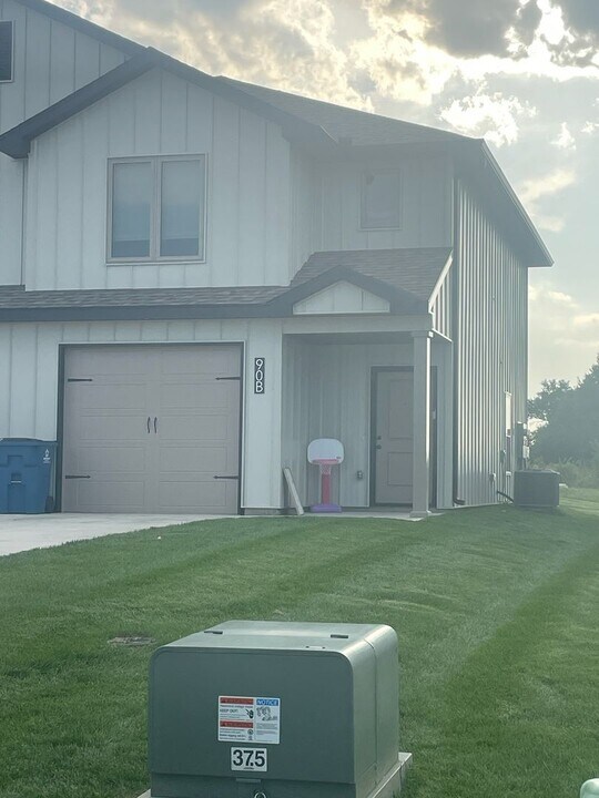 90a SE 361st Rd in Warrensburg, MO - Building Photo