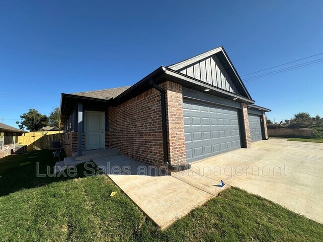 11502 Mackenzie Wy in Yukon, OK - Building Photo - Building Photo