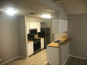 7257 Lansbury Dr in San Antonio, TX - Building Photo - Building Photo