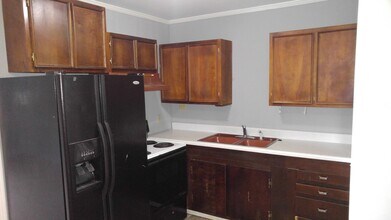 655 E 4th St, Unit b in Cookeville, TN - Building Photo - Building Photo