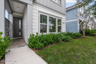 7400 Beach Walk Pl in Jacksonville, FL - Building Photo - Building Photo