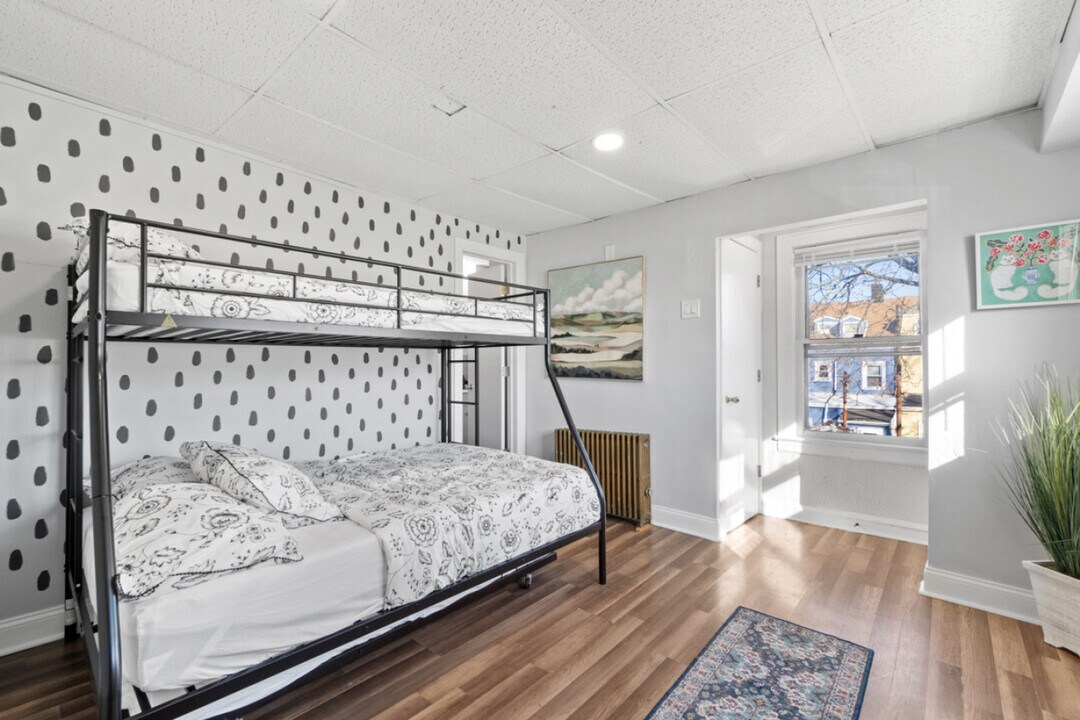 9 W 51st St in Bayonne, NJ - Building Photo