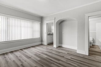 1643 Locust Ave in Long Beach, CA - Building Photo - Building Photo