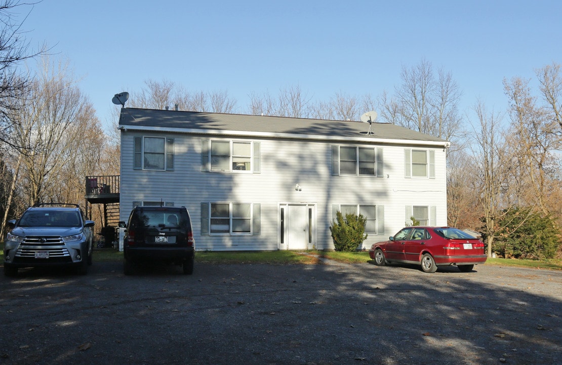 7659 E South St in Clinton, NY - Building Photo