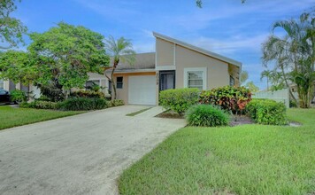 8089 Springtree Rd in Boca Raton, FL - Building Photo - Building Photo