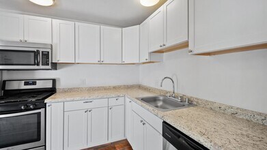 10500 Glenview Way in Rancho Cordova, CA - Building Photo - Building Photo