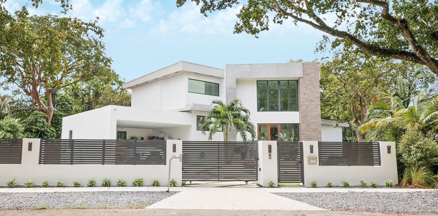 56 Samana Dr in Miami, FL - Building Photo