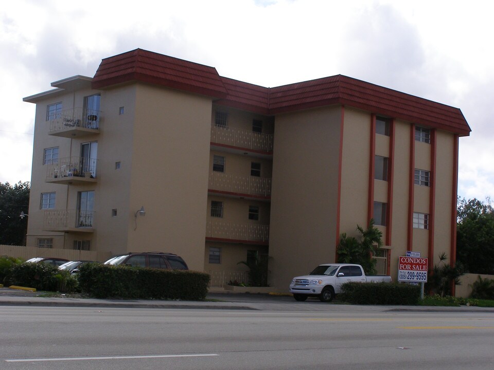 4758 W Flagler St in Coral Gables, FL - Building Photo