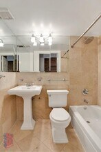 102 E 7th St in New York, NY - Building Photo - Building Photo