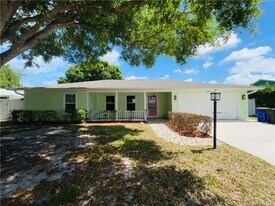2061 NE Hoya Calle in Jensen Beach, FL - Building Photo