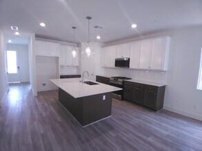 5855 E Pitt Ave in Fresno, CA - Building Photo - Building Photo
