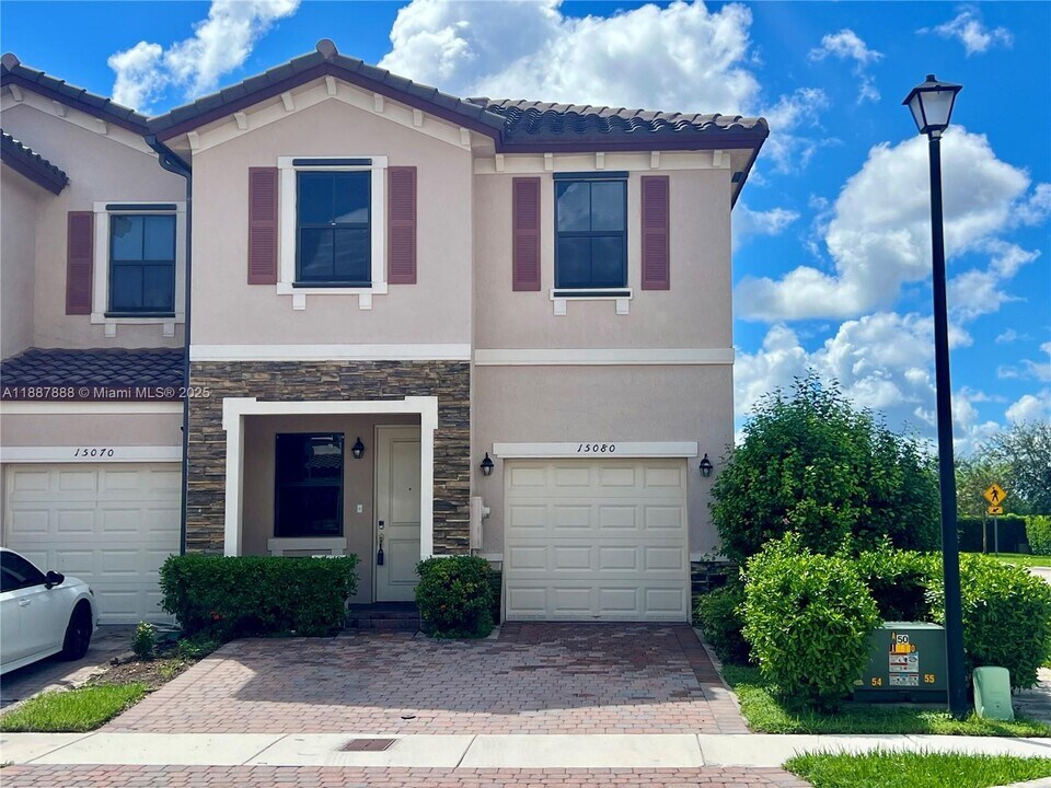 15080 SW 119th Ln in Miami, FL - Building Photo