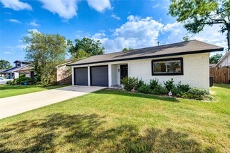 7838 Royalwood Dr in Houston, TX - Building Photo - Building Photo