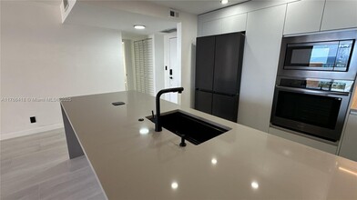 1865 S Ocean Dr, Unit 8N in Hallandale Beach, FL - Foto de edificio - Building Photo