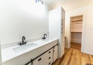 1045 Jackson St N in Sulphur Springs, TX - Building Photo - Building Photo