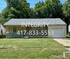 1537 N Kentwood Ave in Springfield, MO - Building Photo