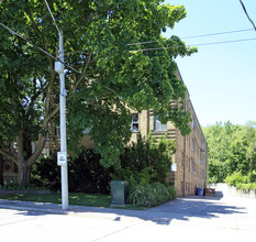 Royal York Arms in Toronto, ON - Building Photo - Building Photo