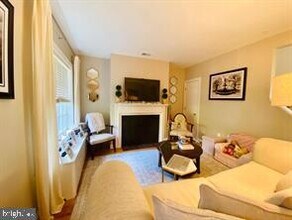 1712 37th St NW in Washington, DC - Foto de edificio - Building Photo