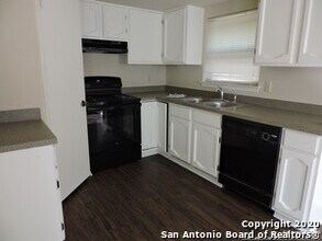 1218 St Lawrence St in San Antonio, TX - Foto de edificio - Building Photo