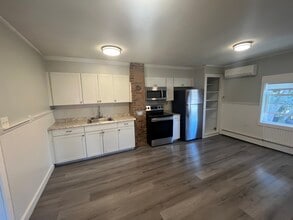 9 Boynton St, Unit 2 in Portland, ME - Building Photo - Building Photo