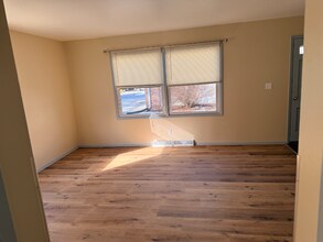 12227 W Dearbourn Ave in Wauwatosa, WI - Foto de edificio - Building Photo