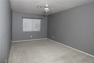 9640 Gunbelt Dr in Las Vegas, NV - Foto de edificio - Building Photo