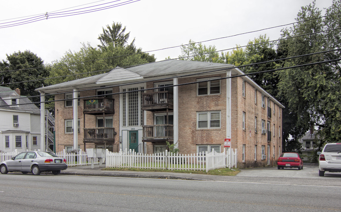 293 Nesmith St in Lowell, MA - Building Photo