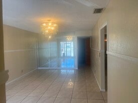 2073 E Bond Dr in West Palm Beach, FL - Building Photo