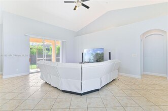 621 NW 37th Ave in Cape Coral, FL - Building Photo - Building Photo