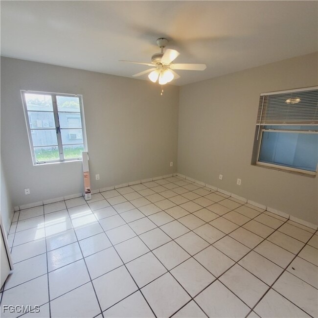 1858 Hanson St in Ft. Myers, FL - Foto de edificio - Building Photo